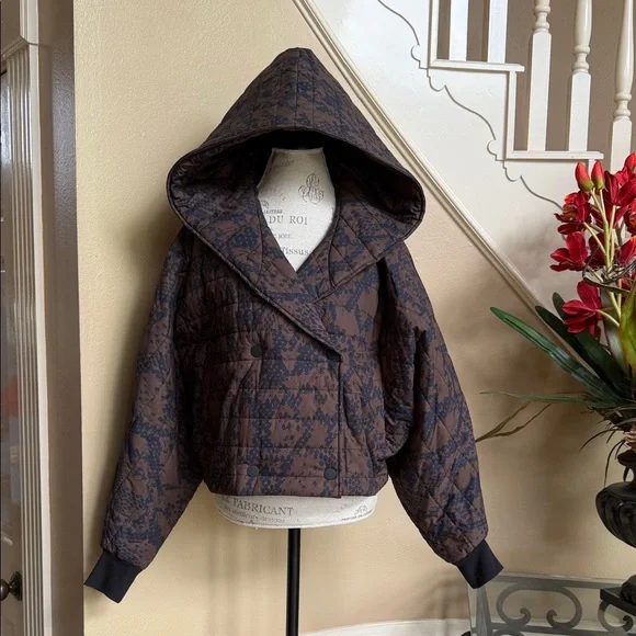 NWOT Cabi Wrap Up Puffer - Picture 3 of 5